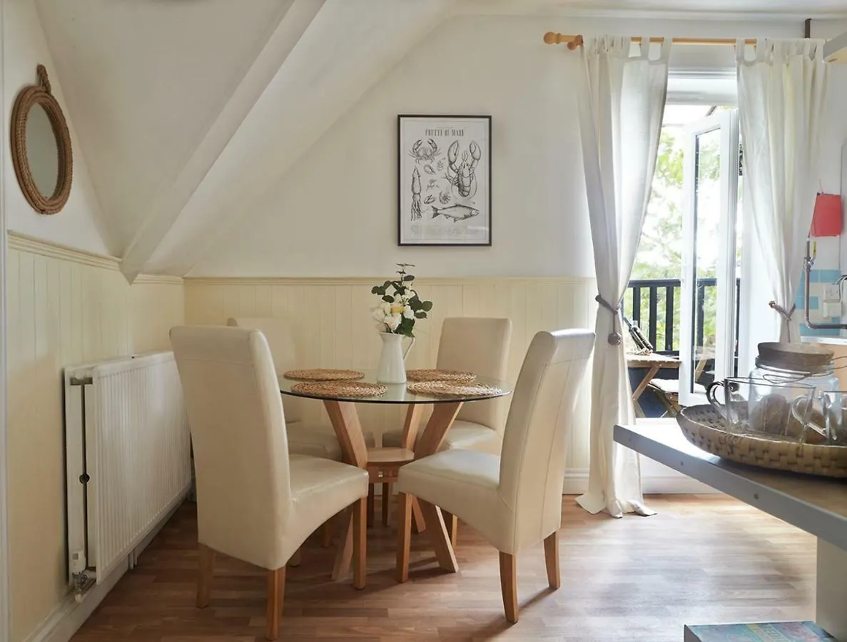 Boutique Balcony Apartment At Bodorgan Manor Bournemouth